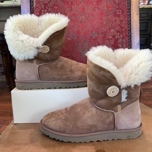 UGG Bailey Button Short Shearling Tan Boots